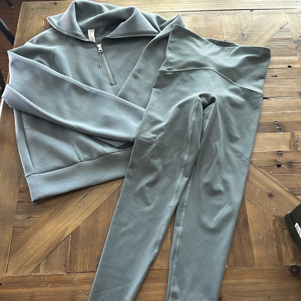 Booty Boost® Active 7/8 Leggings & MATCHING AirEssentials Half Zip
Hazy Blue / M